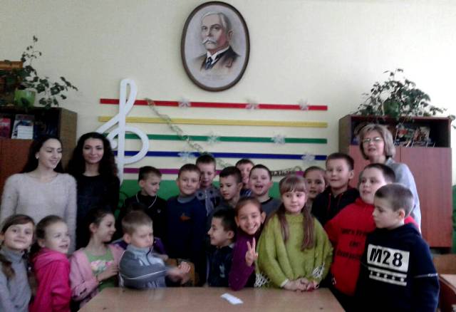 Учні 3-В класу з вчителем музичного мистецтва Калушкою Н.Г